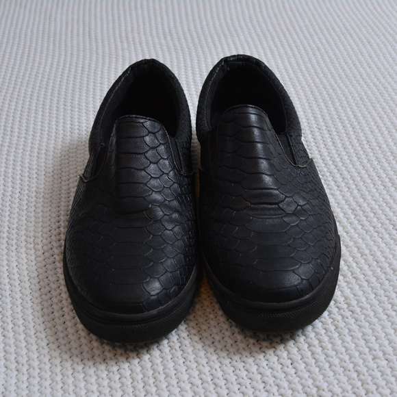 ‼️SOLD‼️Steve Madden Slip ons - Picture 2 of 6